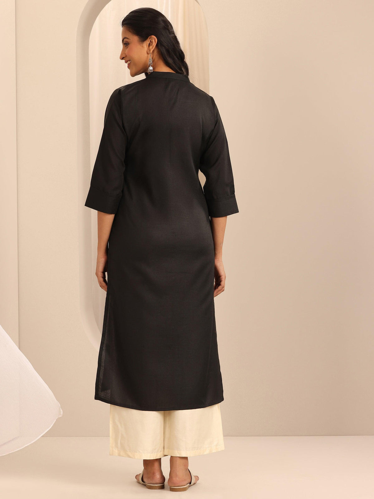 Libas Black Solid Cotton Blend Straight Kurta