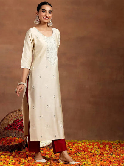 Gerua Off White Embroidered Silk Straight Kurta