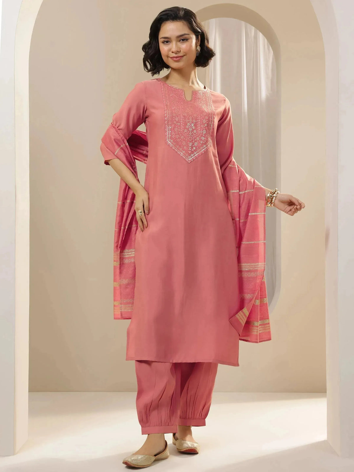Gerua Peach Embroidered Silk Blend Straight Suit Sets With Dupatta