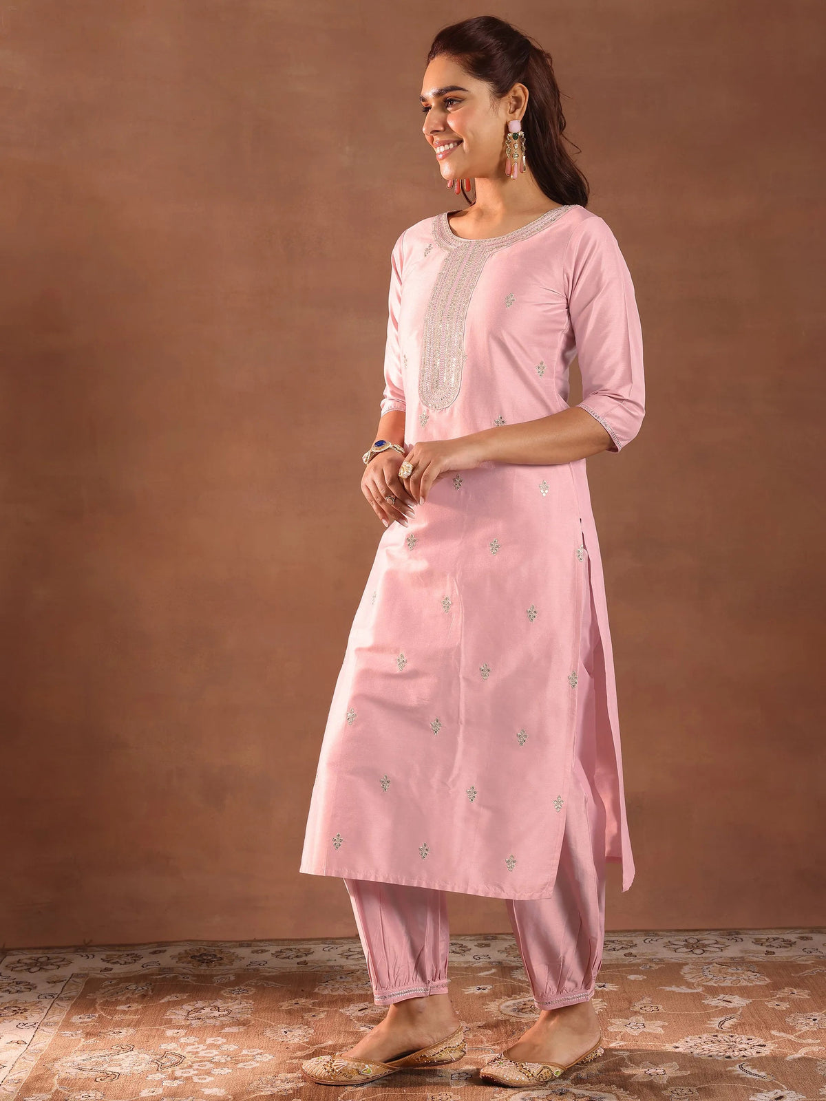 Gerua Pink Embroidered Silk Blend Straight Suit Set With Dupatta